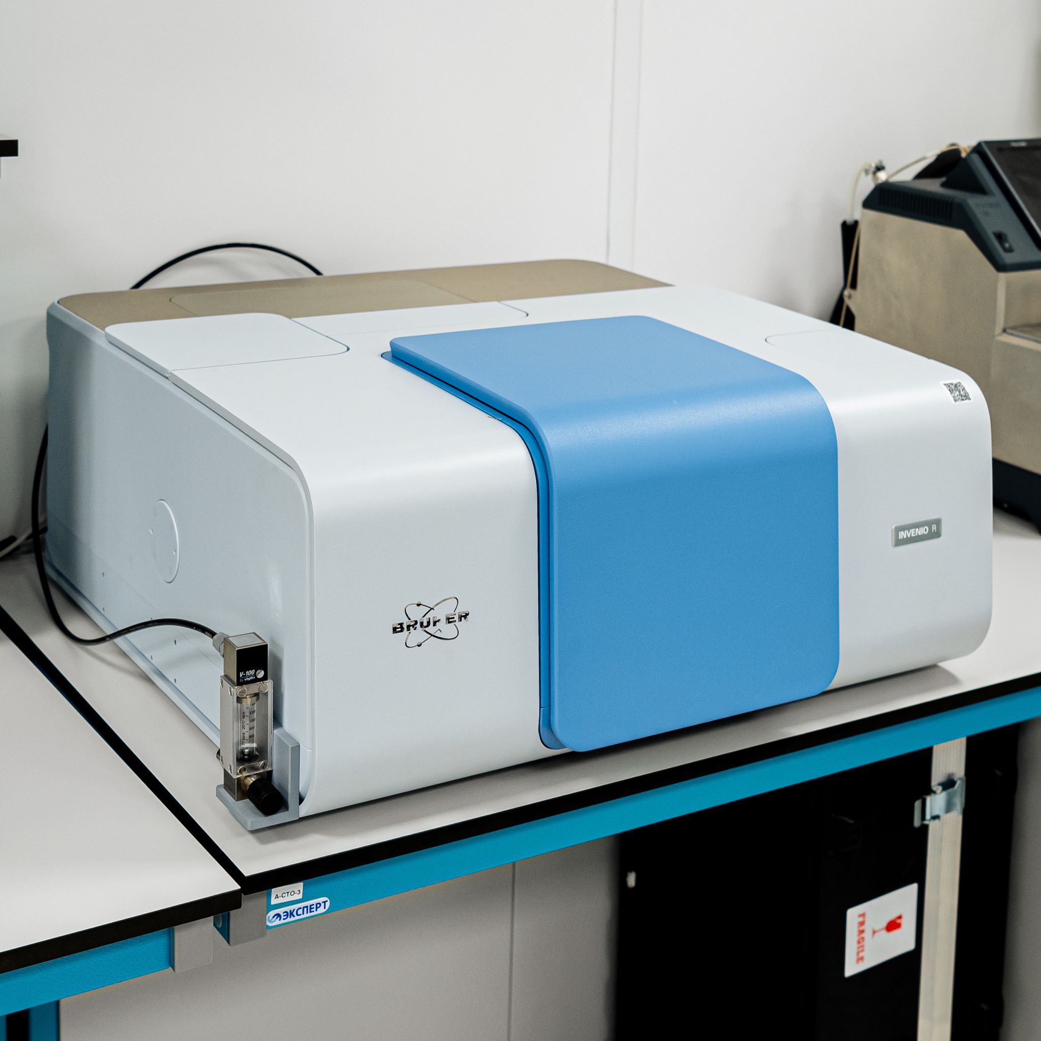 Спектрометр инфракрасного диапазона с фурье-преобразованием Bruker INVENIO R